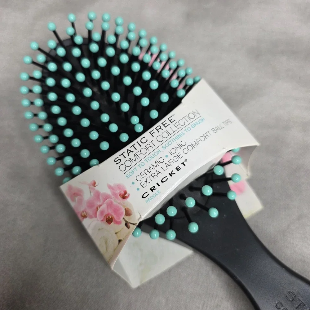 CRICKET Static Free Comfort Collection Lg Ball Tips Ceramic Ionic Paddle Brush
